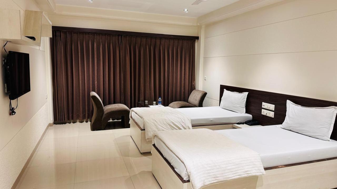 Hotel Ostria Surat Exterior photo